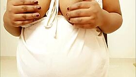 indian maid flashing her sexy boobs to me