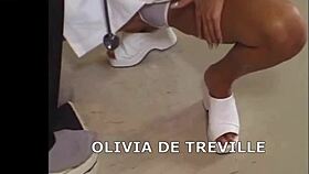 Brýlatá MILF si povídá s Dava Foxx, Druuna a Olivia de Treville