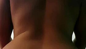 Latina BBW cabalga a amigo cachondo intensamente en motel