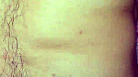 cena fumegante de barebacking de dois gays latinos fodendo trabalhador na feira