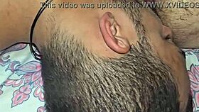 cena fumegante de barebacking de dois gays latinos fodendo trabalhador na feira