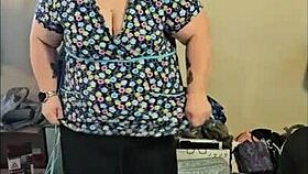 i'm dancing as a bbw to tease in this hentai.