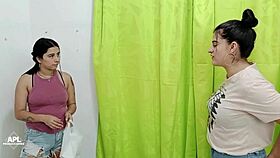 Mejores momentos de mi hermanastra lesbiana comi�ndose el co�o de sus amigas universitarias parte 3