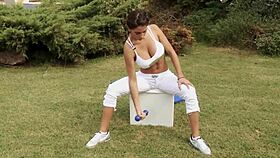 Cinthia Fernandez Ejercicio De Brazos - Body Secrets