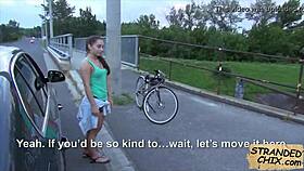 חובבנית ג'ני דארק נותנת מציצה בזמן נהיגה, רוצה לראות POV מסוכן?