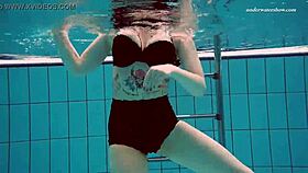 dashka looks stunning at the swimming pool 😍