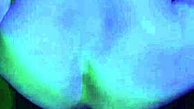 sexo a tres na area de fumantes da balada