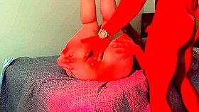 Submissa gozando amarrada no pau do seu dominador