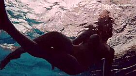 dashka looks stunning at the swimming pool 😍