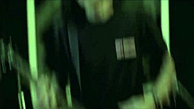 dos feos pelean por una yegua pero terminan dándose amor entre ellos. el fisting anal y la pasión gay dominan la escena.