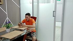 mi hermanastro quería una puta para chupárselo pero yo lo hice gratis... me encantó