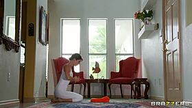 jenni lee gets a dirty massage from johnny sins, stretching her pants