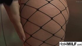 i'm the busty milf getting analized by white and black dik in anal fuking with cumshot on tits