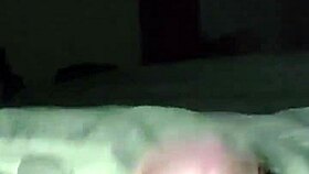 mi prima se mete a mi cama y me la follo le tapo la boca y me pide llenarle sus tetas de semen 😏