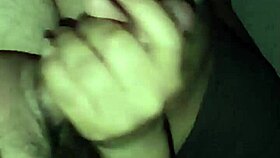 mi prima se mete a mi cama y me la follo le tapo la boca y me pide llenarle sus tetas de semen 😏