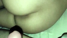 mi prima se mete a mi cama y me la follo le tapo la boca y me pide llenarle sus tetas de semen 😏