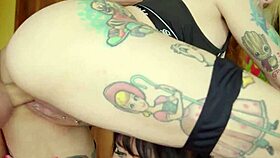 i love how skinny girls with wet pussys get double cum in 3some, but their big asses are so sexy.