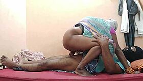 مراهقة آسيوية شابة تفعل أشياء سيئة مع الجار في مزرعة