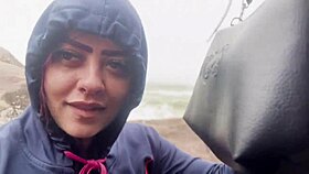 Novinha rabuda pega no flagra na praia