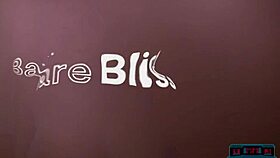 Valtavat luonnolliset tissit musta Playboy malli Nyla riisuu kaiken pois