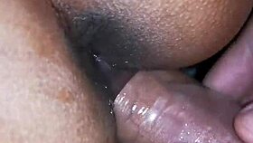 he says, 'fodendo a moreninha no motel, ela geme alto'