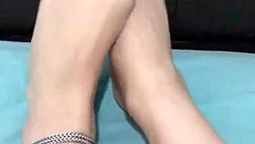 exibindo meus pezinhos, latina sexy mostra seus pés