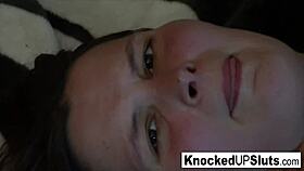 רוצה לראות אותו גומר על הבטן ההרה שלה, הא?