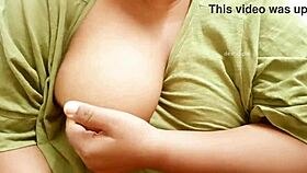 Žena môjho kamaráta blika svojimi sexy cicmi, nemôžem odvrátiť pohľad! 😍