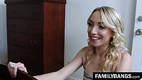 Padrasto pervertido se masturba assistindo família foder pornô com Zoe Parker e Tommy Gunn. Um caso familiar torto.