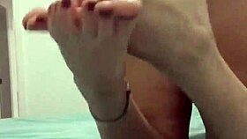 exibindo meus pezinhos, latina sexy mostra seus pés