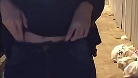 Na Rua Gostosa Bate Uma Em Público Em Live Do Instagram Com Peitos De Fora Buzinaram Ao Ver