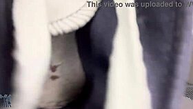 duas safadas mostrando as habilidades com os pés in this milf brunette redhead fetish