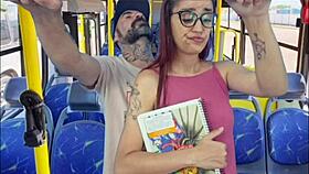 Studerende overvældet af gammel mands hænder i busseventyret