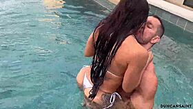 Bodybuilder Fucks Muscular Babe In Sauna