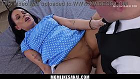 Hot milf eliza rae promotes the waiter to her new date