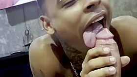 mamando meu amigo dotado em narrativa gay