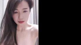 Watch this Chinese girl perform on webcam in high definition