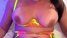 Kinky slut Nicole Sage enjoys quickie with wet hole pounding and fingering