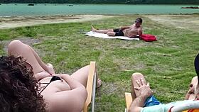 Έπιασα αυτόν τον βογιέρ να μαλακίζει στην παραλία ενώ άγγιζα τον εαυτό μου! 😳