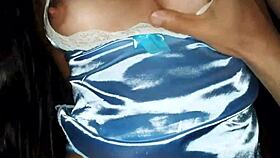 POV när tajt fitta får creampie i hemmapornvideo