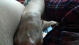 Milf taking on a big cock with deepthroat skills on webcam 😍