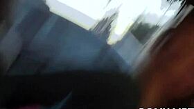 Hei, haluatko nähdä tämän juuri laillisen teini 18+ nymfin saavan kuumia laukauksia kaikkialle?