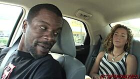 Loira jovem 18+ Teagan leva foda casual na buceta por pauzão preto enorme