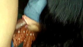 فتاة تجربة إباحية تخلعها مخرج مع كلام هندي قذر!