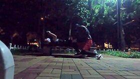 Fui fazer uma corrida no parque acabei encontrando um muleque pauzudo e fudemos na pracinha