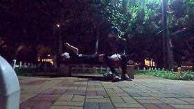 Fui fazer uma corrida no parque acabei encontrando um muleque pauzudo e fudemos na pracinha