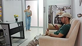 encuentro a mi cachondo hijastro masturb�ndose y le ayudo -historia completa with blowjob and doggystyle.