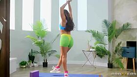 Violet Starr scissoring Maddy May passionately