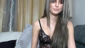 buzzingbirdz hot milf performs on cam