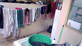 Meu Vizinho Me Filmo Escondido Lavando Roupa No Meu Quintal Eu Toda A Vontade Pelada Eu Dei A Buceta Pro Vizinho